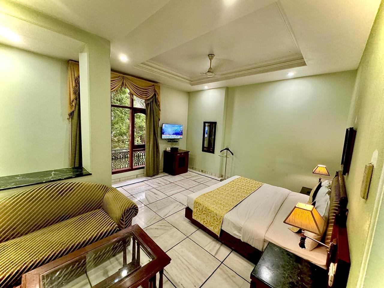 Hotel Gtb Florence Inn, 2min Walk From Karol Bagh Metro 4*