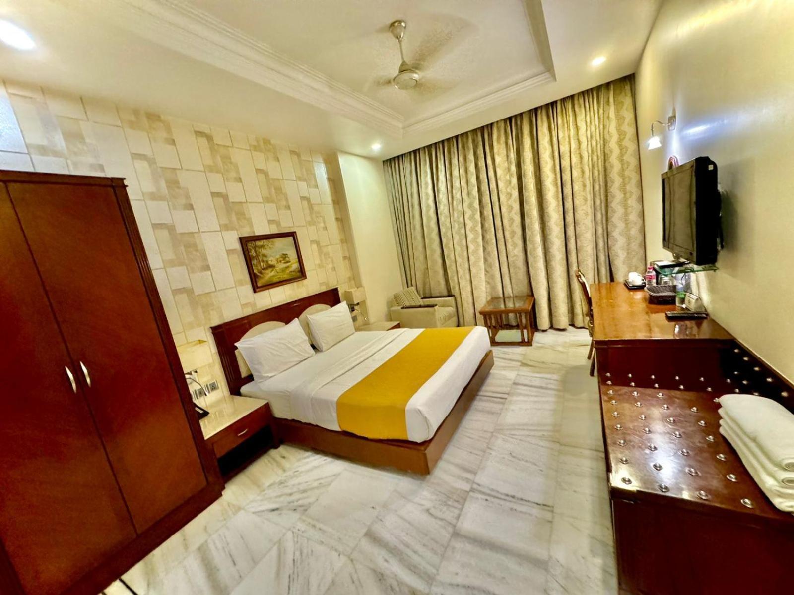 Hotel Gtb Florence Inn, 2min Walk From Karol Bagh Metro New Delhi